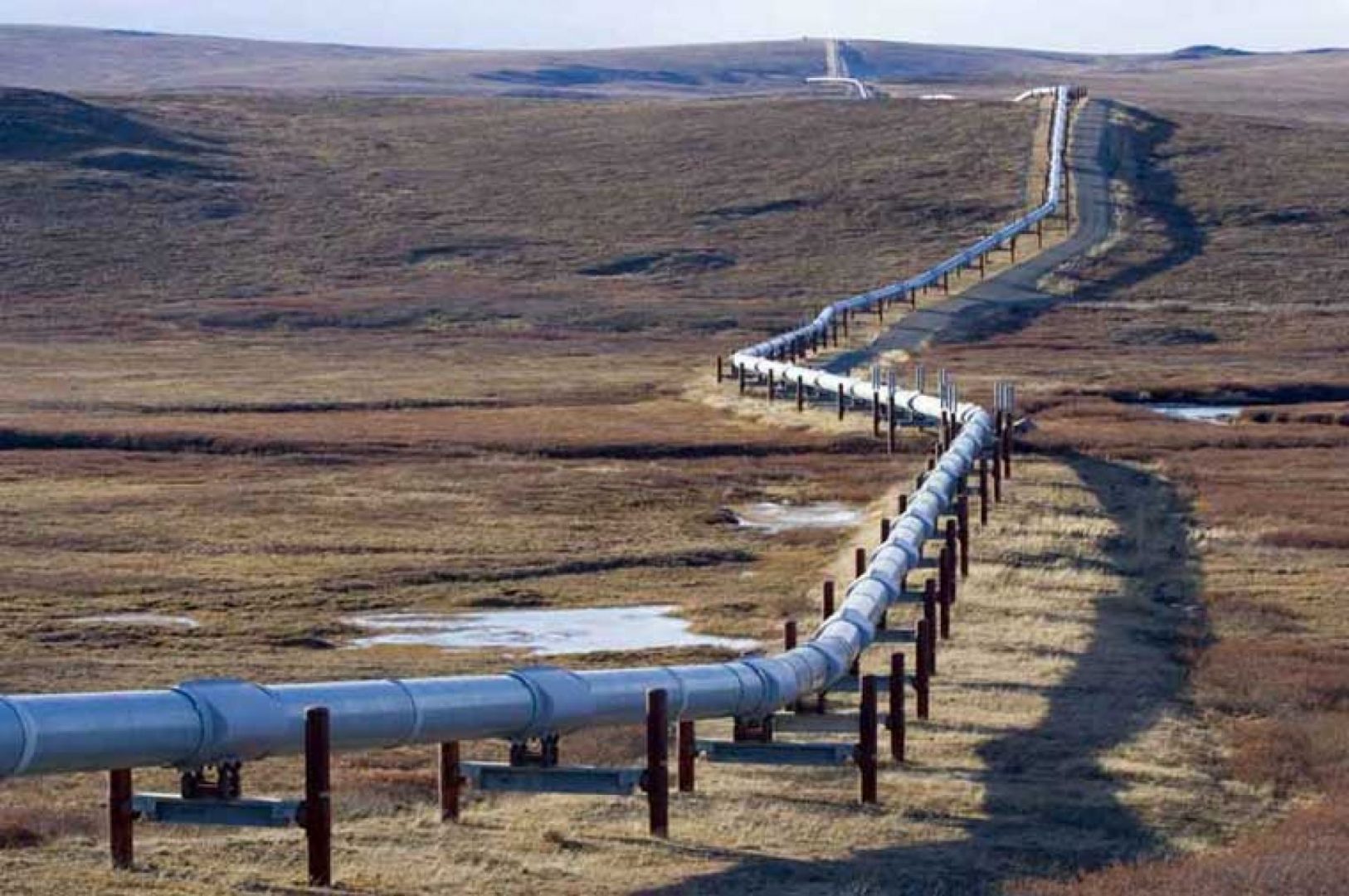 Магистральная труба газопровода. Трансаляскинский магистральный нефтепровод. Монголия нефтепровод. Маймак нефтепровод. Магистральный трубопровод.